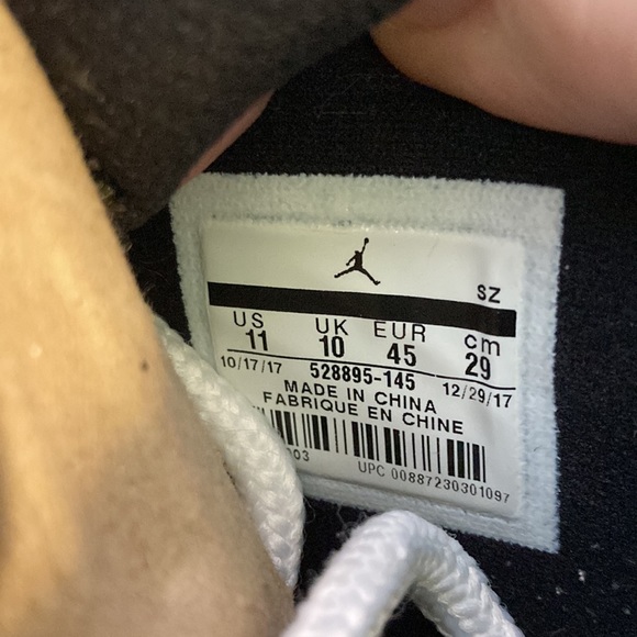 Jordan 11 Retro Low Iridescent (11) - Picture 4 of 6